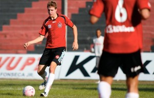 Ricardo Bierhals é o único jogador com contrato até o fim do ano (Foto: Carlos Insaurriaga)