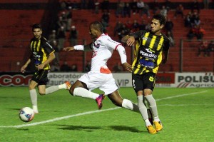 Estreante da noite, Joelson fez boa partida