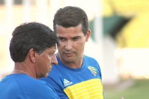 Paulo Porto e Alessandro Telles, promoveram atividade para os defensores (Foto: Leandro Lopes)