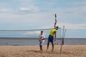 Tenistas da praia mostraram desenvoltura no esporte (Foto: Renan Silva)