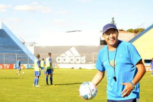 Barbieri chega fazendo mudanças na equipe titular (Foto: Marcelo Viegas - AI ECP)