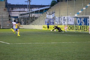 Lucas recolocou o Pelotas em vantagem no placar (Foto: Pedro Antunes - AI ECP)