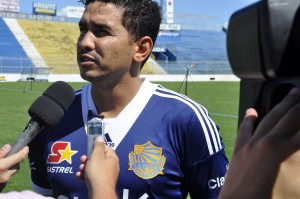 Mateus Borges chegou para vestir a camisa 10 do Pelotas (Foto: Vinícius Conrad)