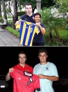 Torcedores recebem camisas oficiais de seus respectivos clubes