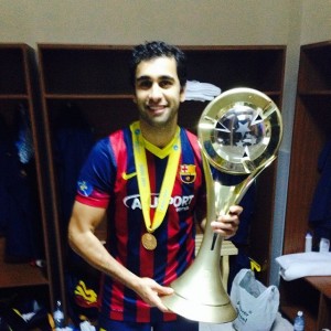 Gabriel Dias, pelotense, com a taça de Campeão Europeu (Foto: Divulgação/Facebook)