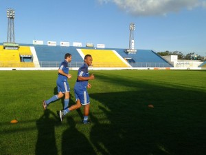 Jéfferson Luís treina ao lado de Edson Borges, na Boca do Lobo (Foto: Pedro Petrucci)