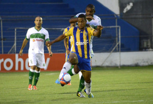 Jogador e clube aguardam palavra do Grêmio (Foto: Alisson Assumpção)