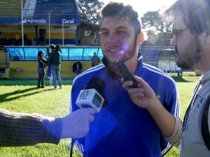 Claytinho na apresentação oficial do elenco (Foto: Rádio Brapel)