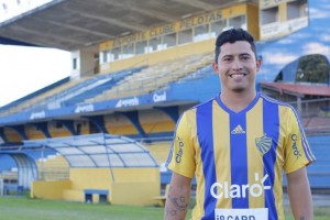 Atacante Jhonatan foi apresentado hoje na Boca do Lobo (Foto: AI-ECP)