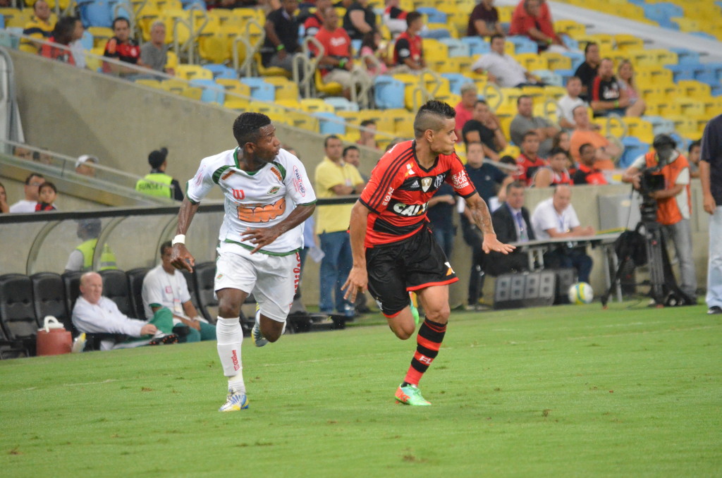 Cabofriense contra o Flamengo, pela semifinal do Cariocão (Foto: Divulgação)