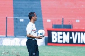 Treinador realizou treino tático (Foto: Italo Santos)