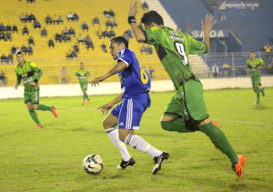 O jogador passará por cirurgia no ligamento cruzado do joelho (Foto: Alissom Assumpção/DM)