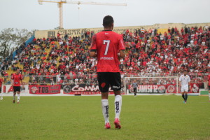 Felipe Garcia sentiu dores musculares na quarta-feira e pode ser desfalque contra o Guarani (Foto: Renan Silva - Rede Esportiva)