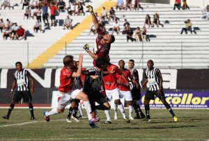 Maringá, que bateu o Brasil na semana passada, assumiu a liderança do Grupo 7 (foto: Carlos Insaurriaga - AI GEB)