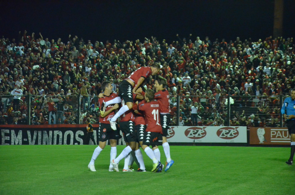 Jogo de ida será às 20h do domingo, na Baixada (foto: Elison Bitencourt)