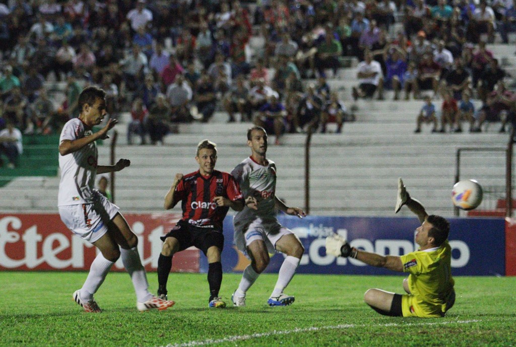 Brasil abriu o placar com Alex Amado (foto: Carlos Insaurriaga - AI GEB)