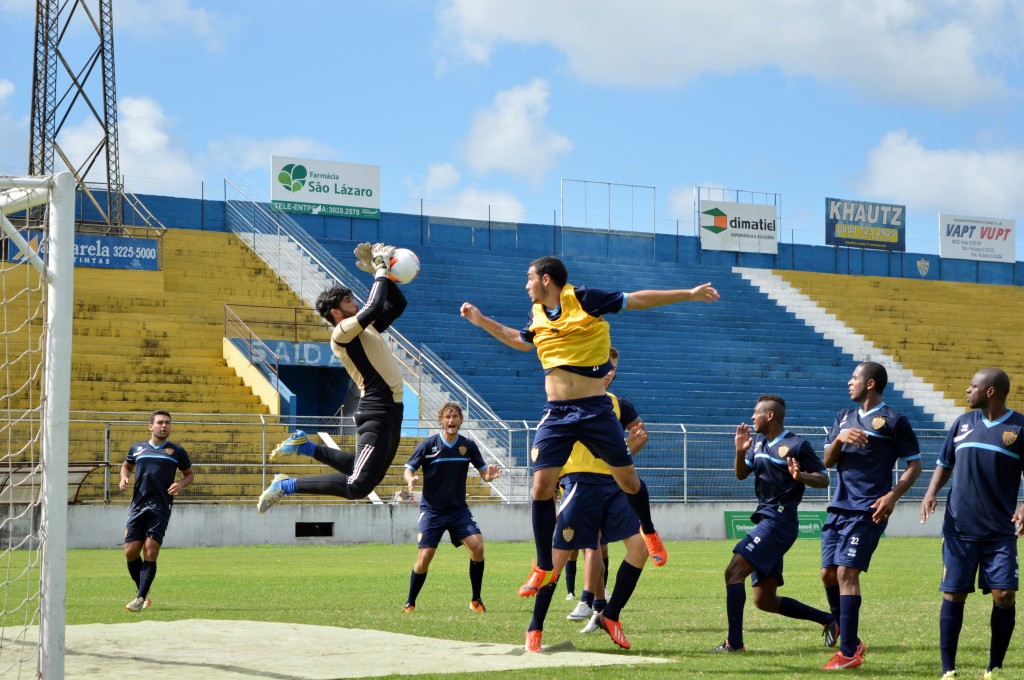 Palestra motivacional atrasou em mais de uma hora o treino desta quinta (Foto: AI-ECP)