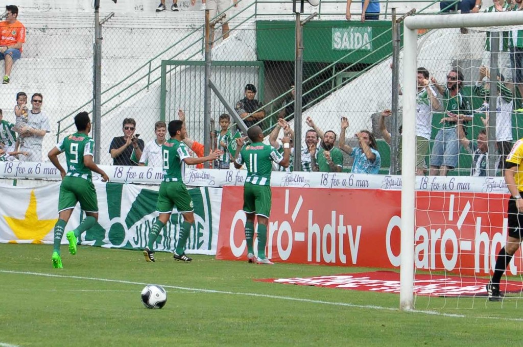 Maílson comemora após marcar o primeiro gol do Juventude. (Foto: Arthur Dalegrave)