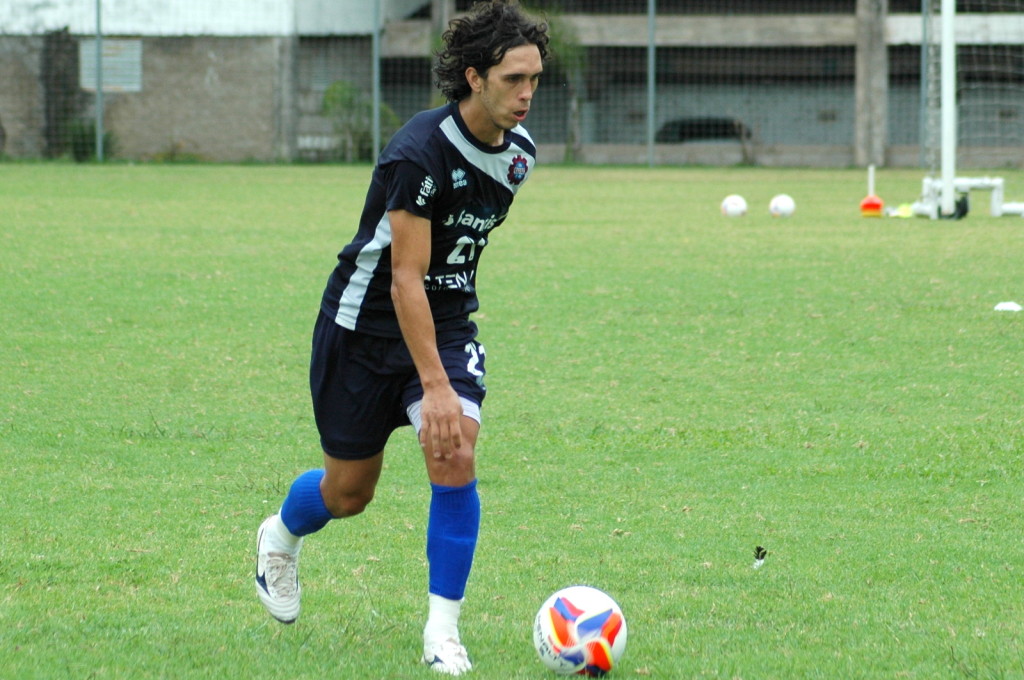 Nicolas inicia entre os titulares (Foto: Rafael Tomé/SER Caxias)