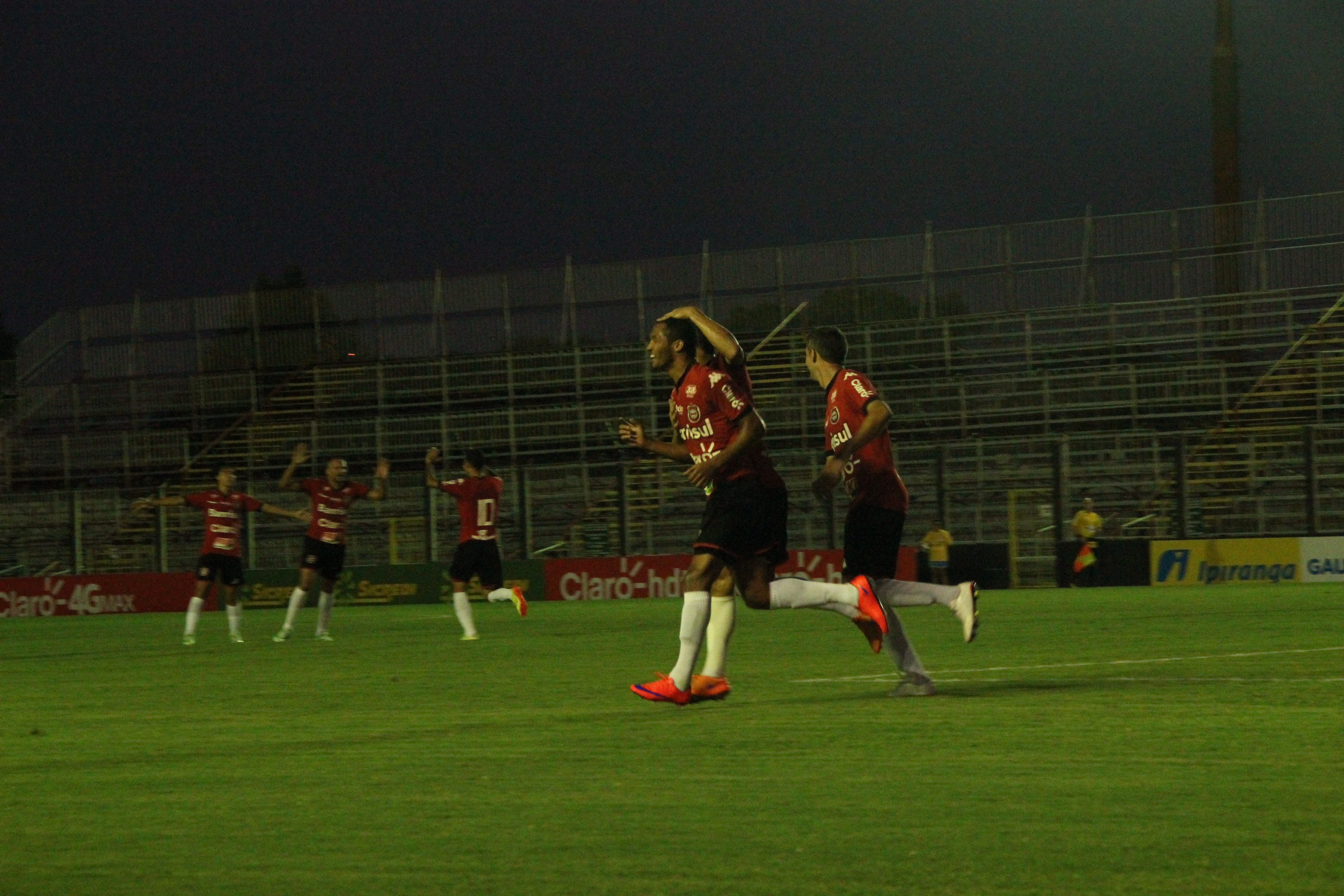 Felipe Garcia comemora o gol (Foto: Gustavo Pereira/Rede Esportiva)