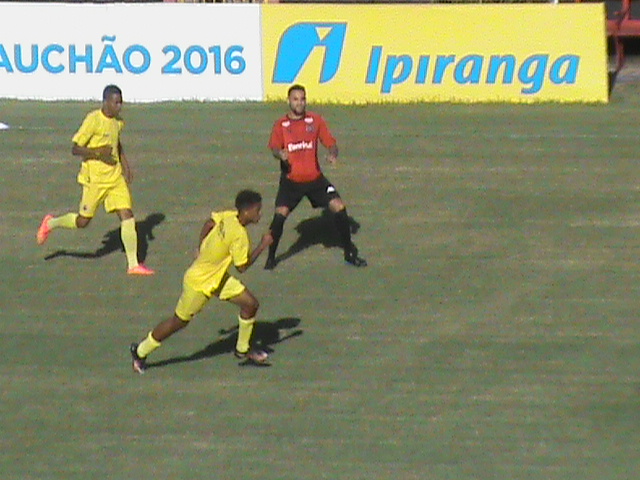 Weldinho atuou durante 90 minutos pela primeira vez (Foto: Gustavo Pereira)