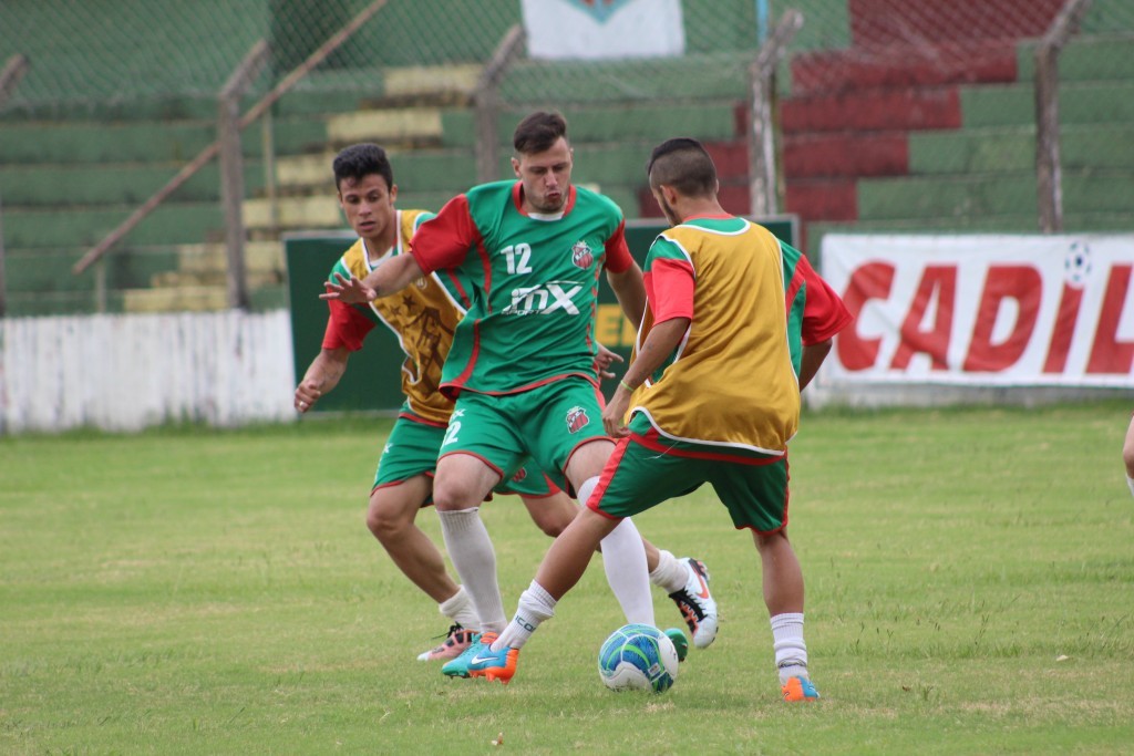 Lateral Gian estava no Riograndense (Foto: Bruno Tech/EsporteSUL)