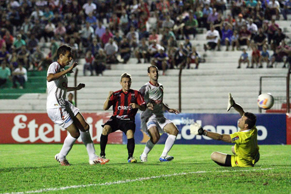 Apesar de sair na frente com Amado, Brasil sofreu virada em 2015 (Foto: Carlos Insaurriaga)