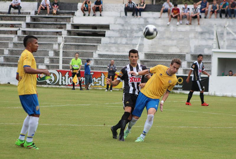 Jogo em Santa Cruz terminou com igualdade (Foto: Bruno Pedry/Gazeta do Sul)