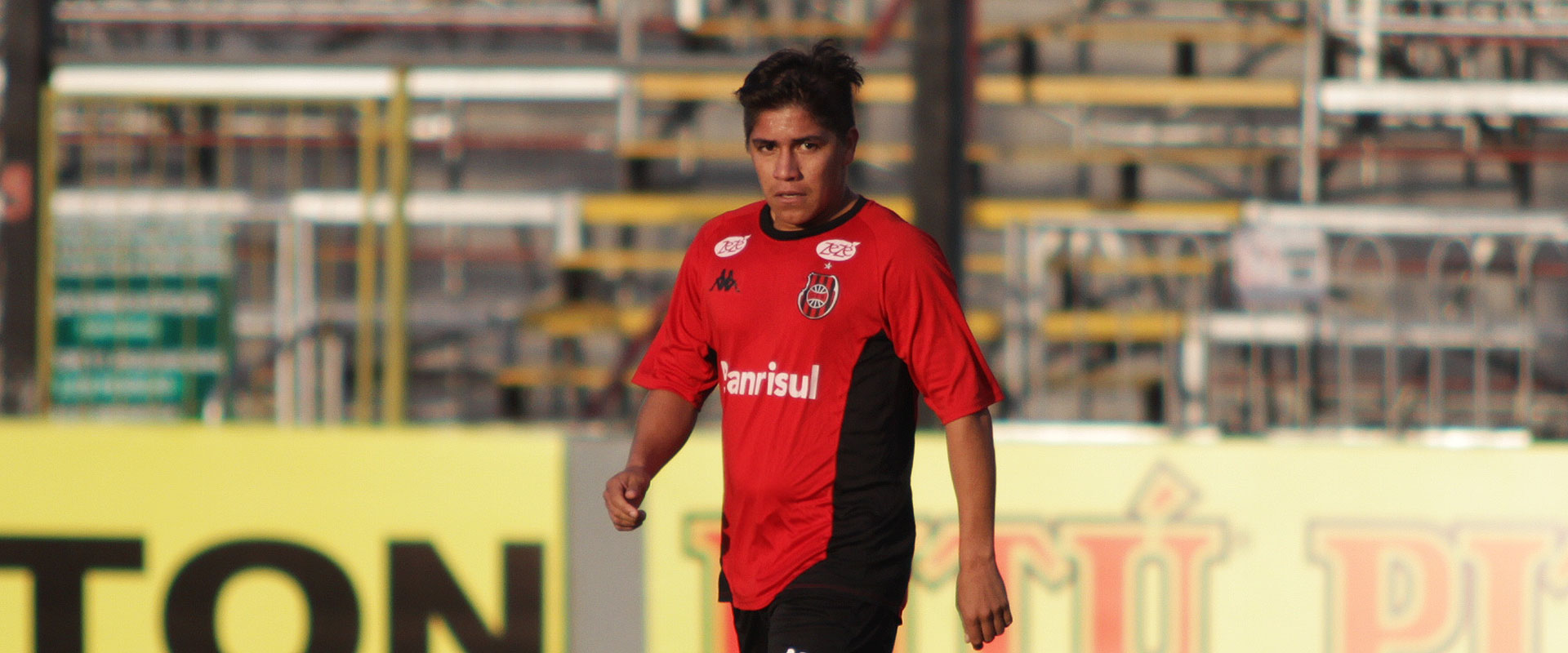 Elias no jogo-treino (Foto: Jonathan Silva/G.E. Brasil)