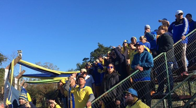 Torcida áureo-cerúleo marcou forte presença em Frederico Westphalen (Foto: Twitter @ecpelotas)