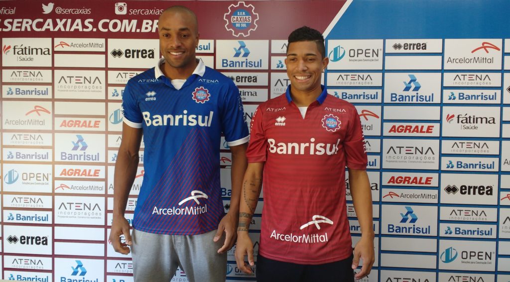 Goleiro Lucio e meia Tinga são apresentados pelo Caxias