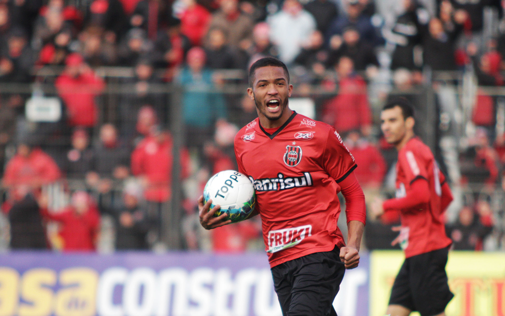 Vice-artilheiro da Série B com nove gols marcados, Felipe Garcia é esperança xavante (Foto: Carlos Insaurriaga/G.E. Brasil)