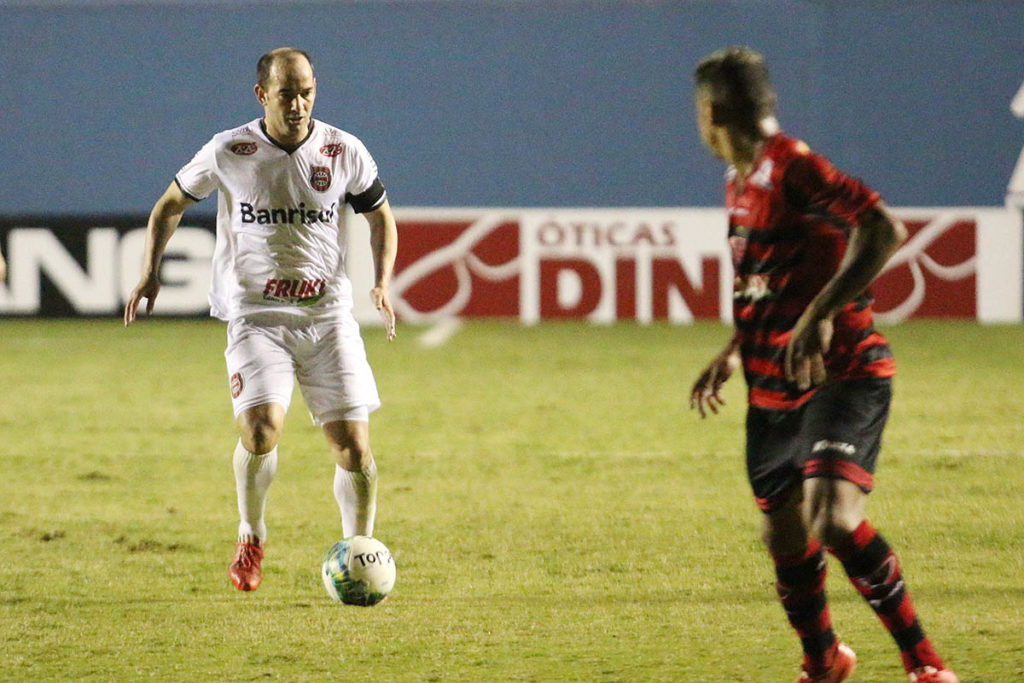 Leandro Leite é uma das poucas certezas no time titular. (Foto: Carlos Insaurriaga/GE Brasil)