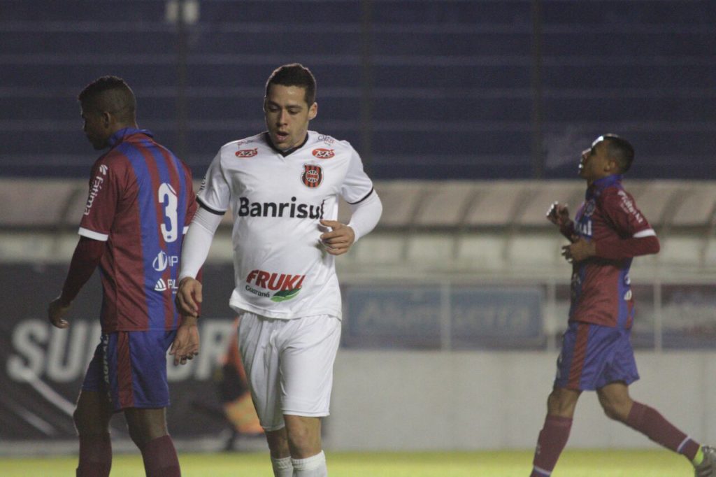 Ramon comemora o único gol da noite (Foto: Carlos Insaurriaga/GE Brasil)