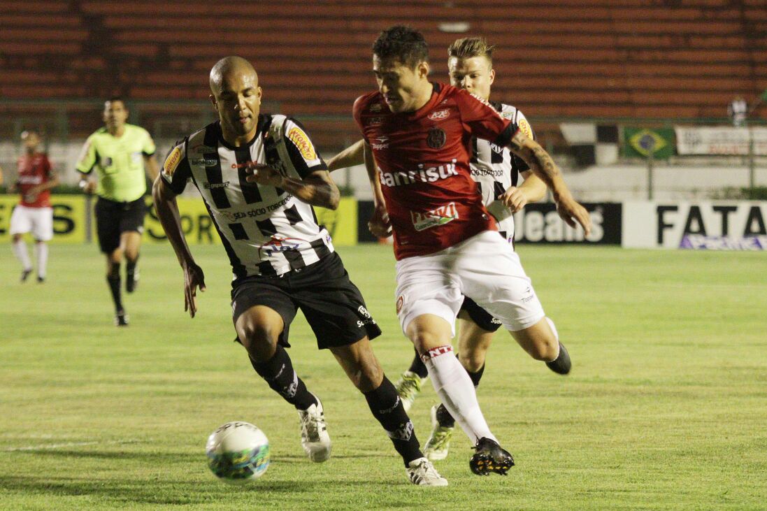 Paraná foi o substituto de Diogo Oliveira (Foto: Carlos Insaurriaga/GE Brasil)