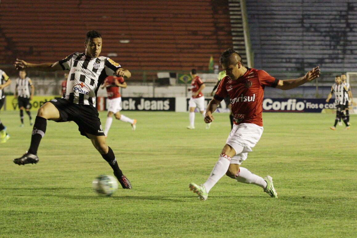 Elias deu lugar a Jônatas Belusso (Foto: Carlos Insaurriaga/GE Brasil)