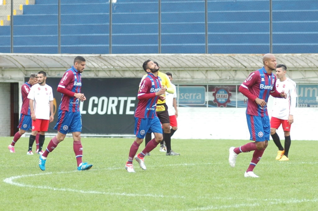 Esdras comemorou o seu primeiro gol, logo na estréia. (Foto: Rafael Tomé/S.E.R. Caxias)