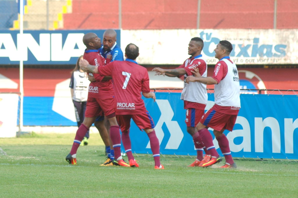 Leo Mineiro comemorou muito o gol grená (Rafael Tomé/S.E.R. Caxias)