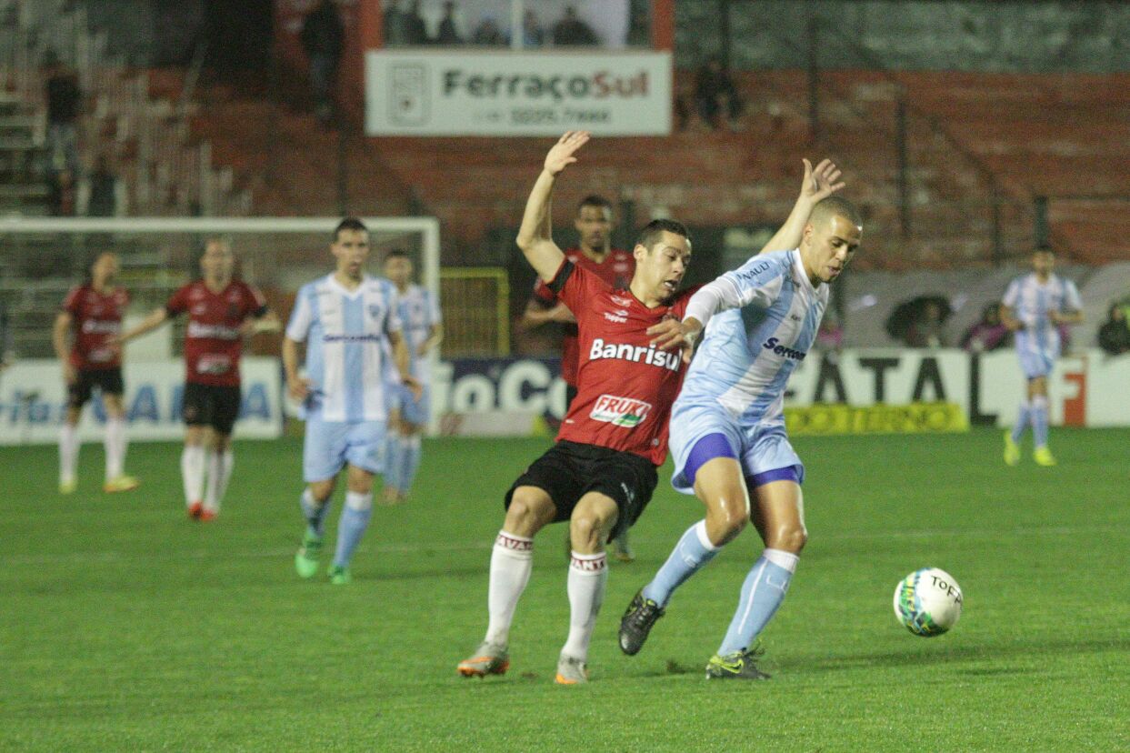 Ramon foi substituído no segundo tempo (Foto: Carlos Insaurriaga/GE Brasil)