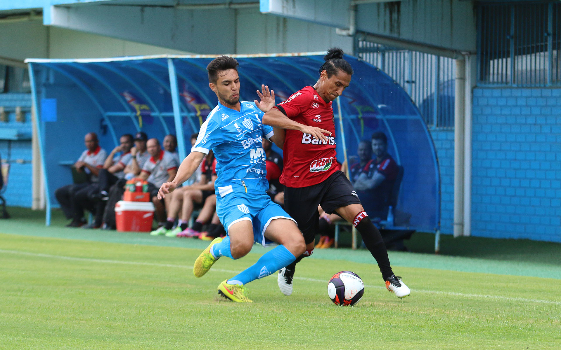 Lenílson em ação no empate sem gols contra o Novo Hamburgo (Foto: Jonathan Silva/GE Brasil)