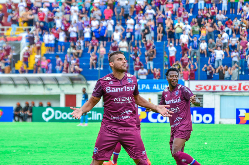 Gilmar marcou os dois gols do Caxias na vitória contra o Grêmio. (Foto: Geremias Orlandi)