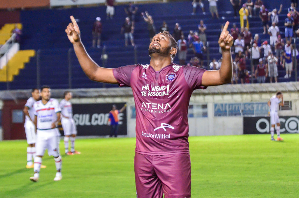 Já prometeu e cumpriu, marcou o segundo gol grená (Geremias Orlandi/S.E.R. Caxias)