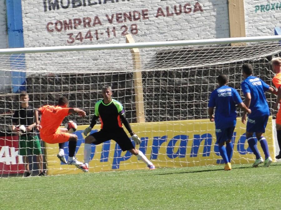 VEC empatou sem gols com o Esportivo em jogo-treino (Foto:Simone Ferrazzo/Jornal Estafeta)